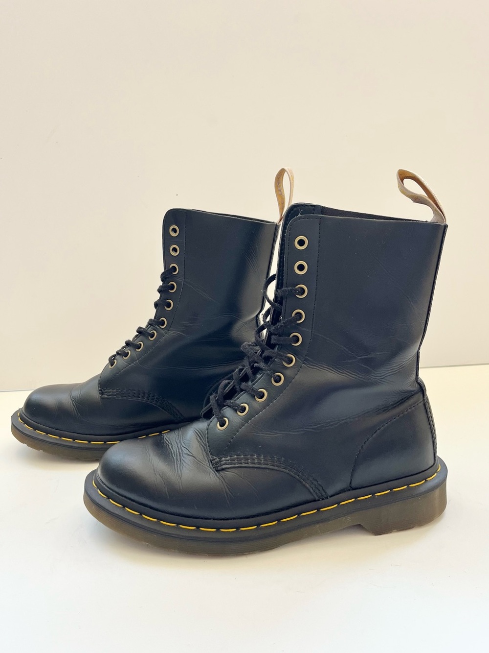 Dr Martens Vegan 1490 Black Felix Rub Off 10 Eye Combat Boots size 9 women, 8men
